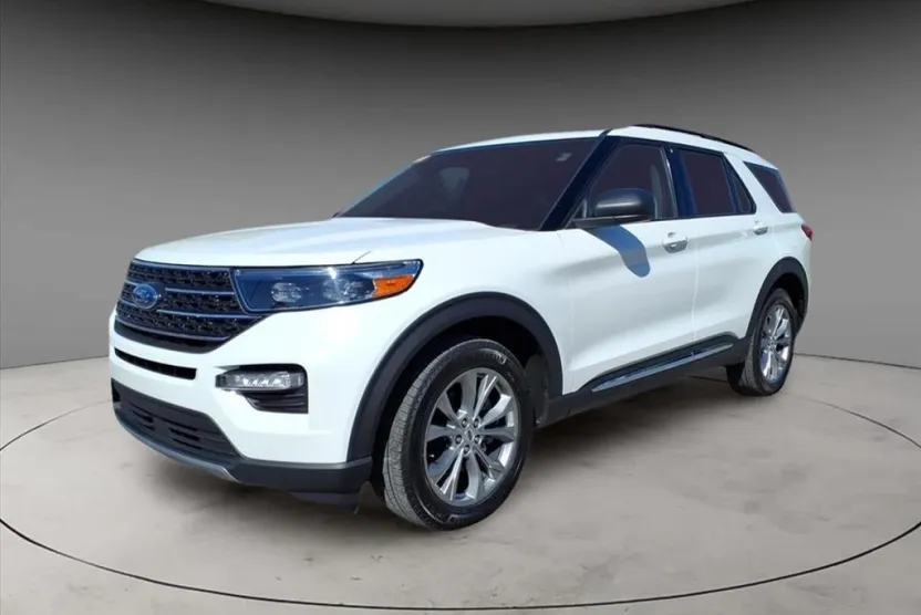 2023 Ford Explorer XLT photo 1