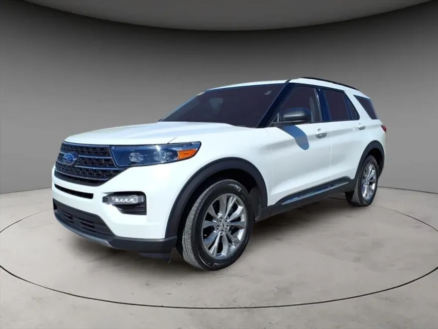 2023 Ford Explorer XLT photo 1