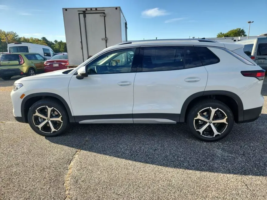 2025 Volkswagen Tiguan SE photo 1