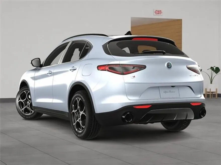 2025 Alfa Romeo Stelvio Sprint photo 4