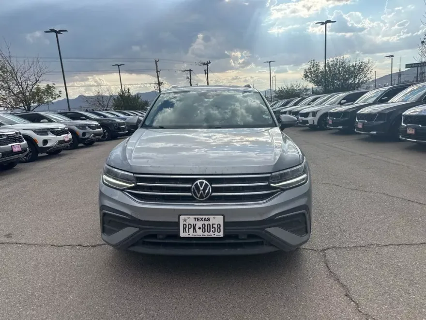 2022 Volkswagen Tiguan SE photo 1