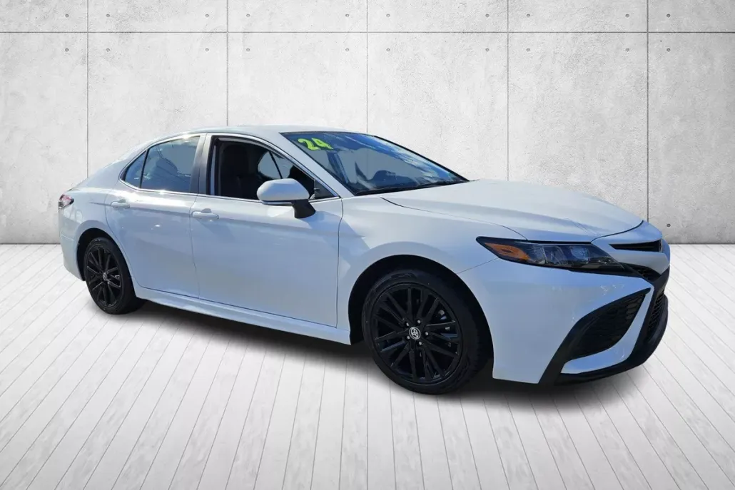 2024 Toyota Camry SE photo 1