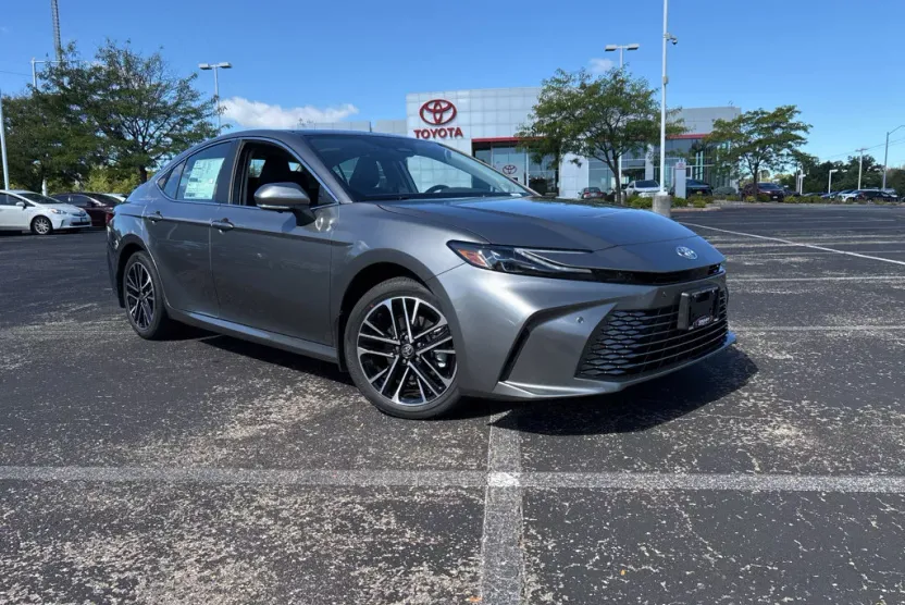 2025 Toyota Camry XLE photo 1