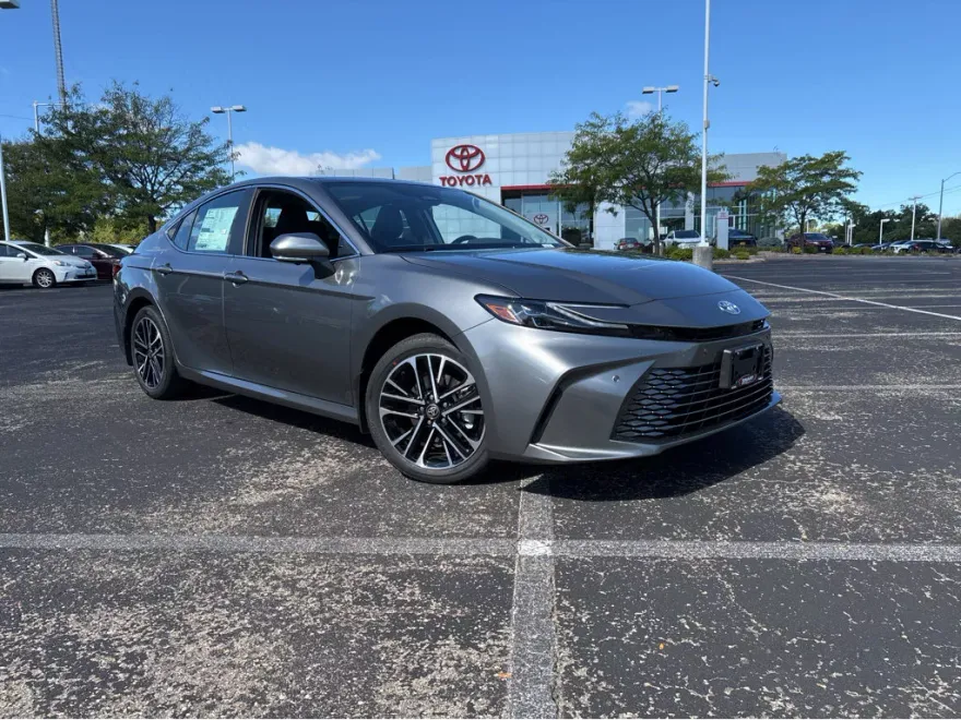 2025 Toyota Camry XLE photo 1