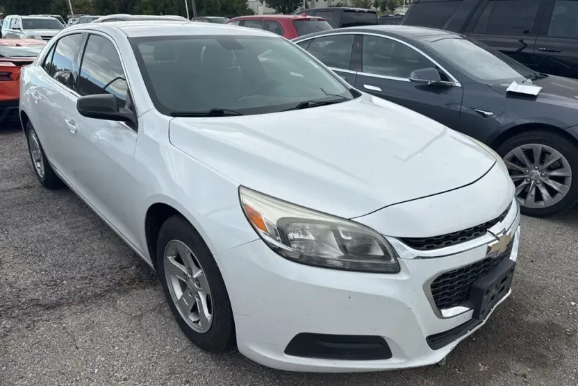 2015 Chevrolet Malibu LS photo 1