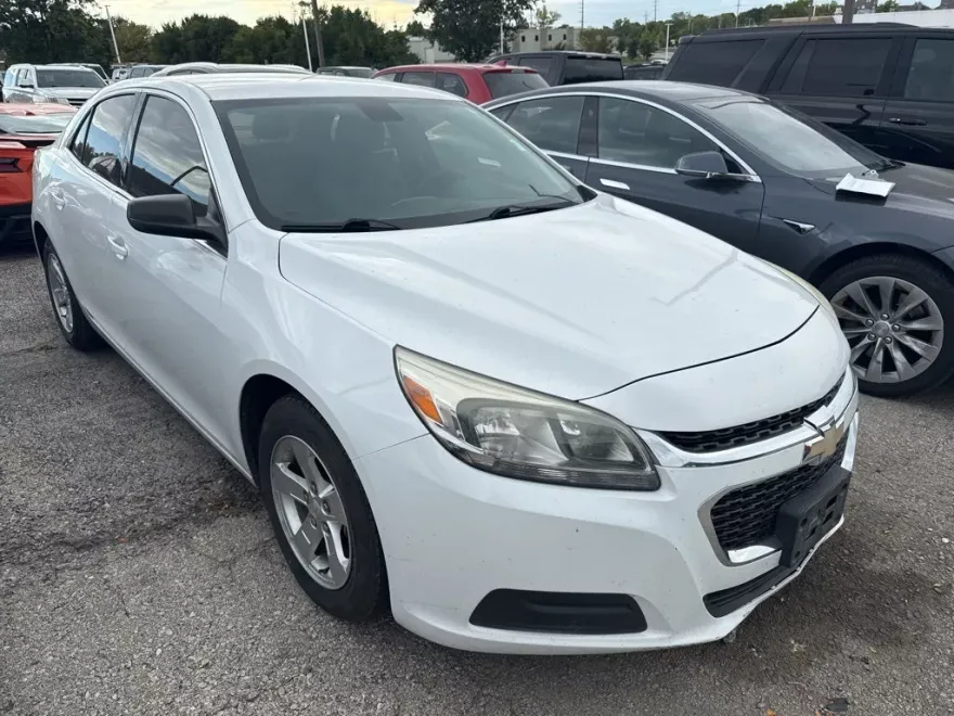 2015 Chevrolet Malibu LS photo 1