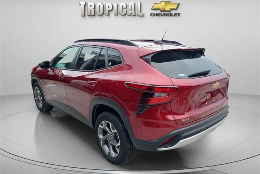2024 Chevrolet Trax LT photo 1