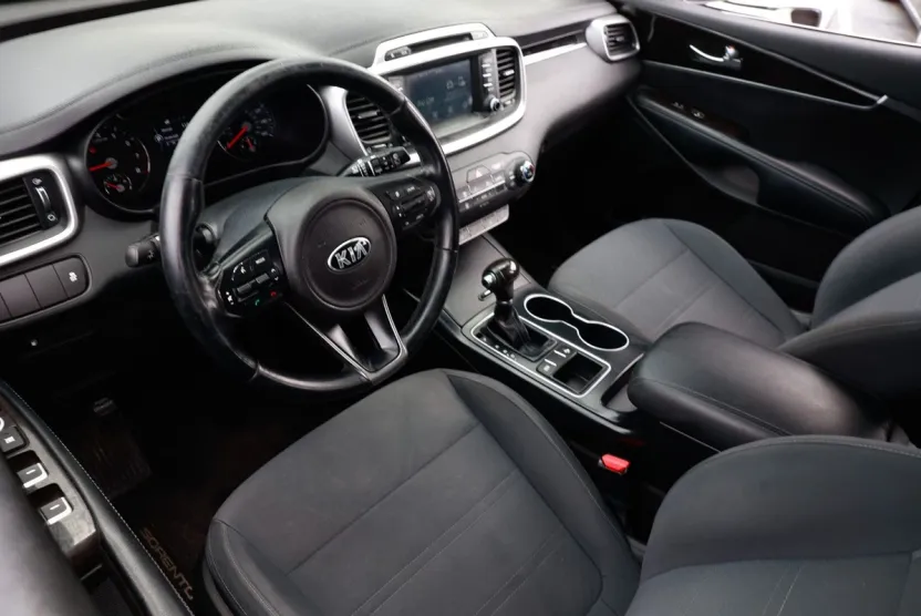 2018 Kia Sorento LX photo 1