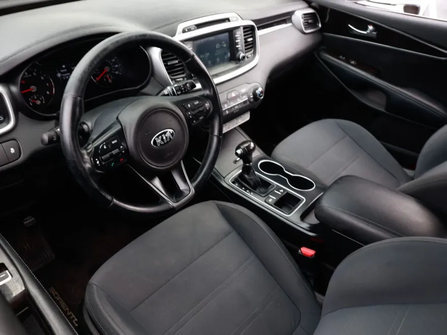 2018 Kia Sorento LX photo 1