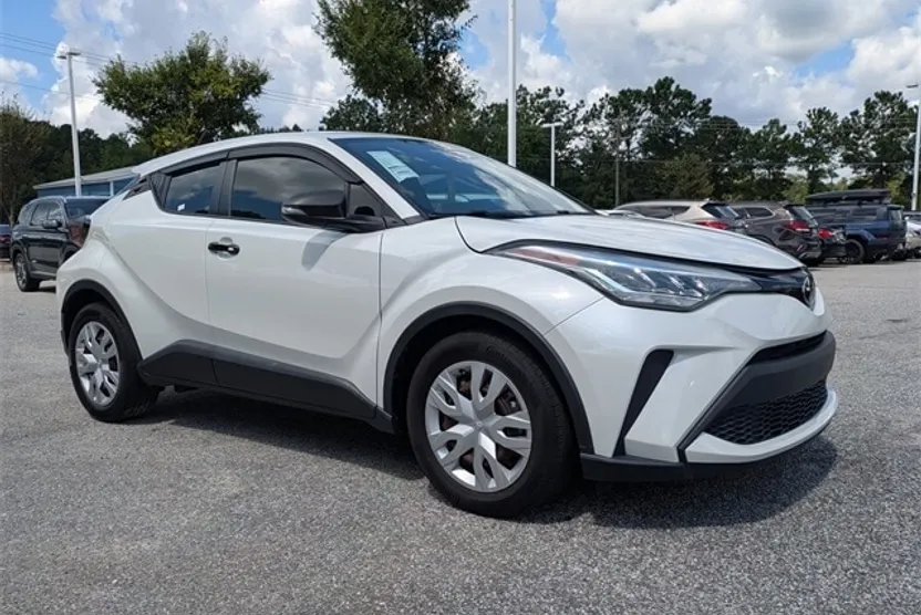 2021 Toyota C-HR LE photo 1