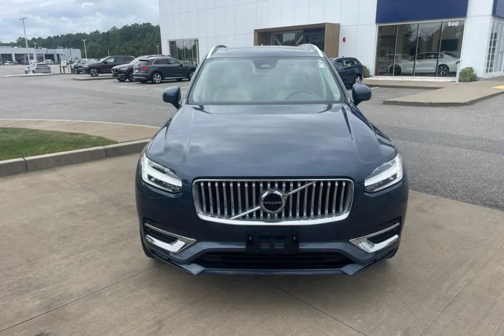 2024 Volvo XC90 B5 Core photo 1