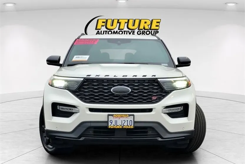 2023 Ford Explorer ST photo 1