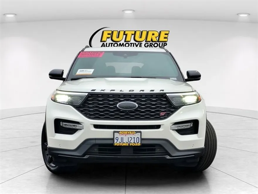 2023 Ford Explorer ST photo 1