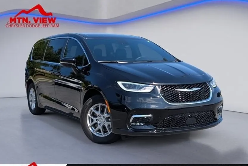 2025 Chrysler Pacifica photo 1