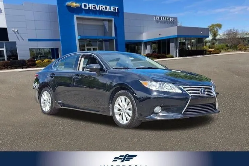 2013 Lexus ES 300h photo 1