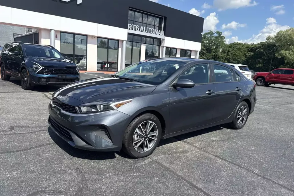 2024 Kia Forte LXS photo 1