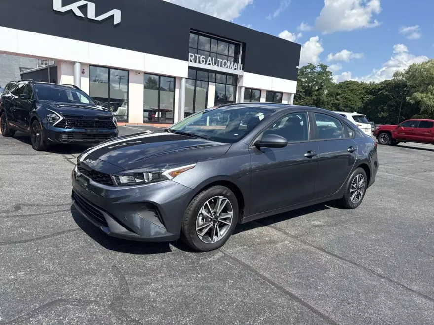 2024 Kia Forte LXS photo 1