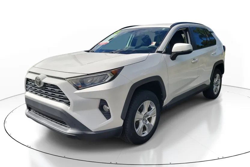 2020 Toyota RAV4 XLE photo 1