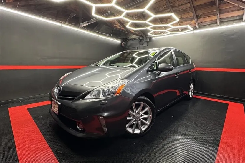 2012 Toyota Prius V Five photo 1