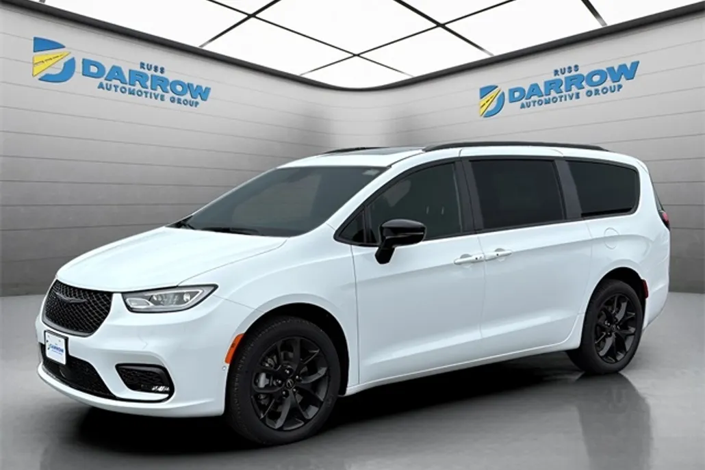 2026 Chrysler Pacifica Limited photo 1
