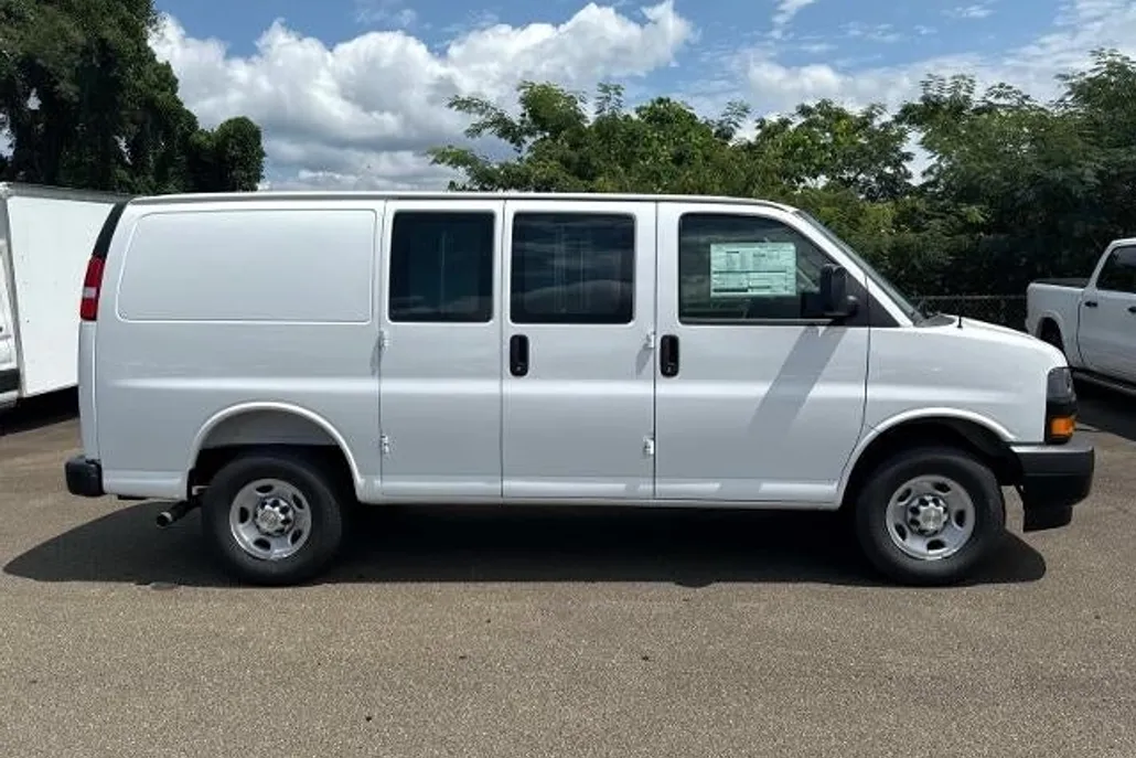 2025 Chevrolet Express Cargo 2500 photo 1