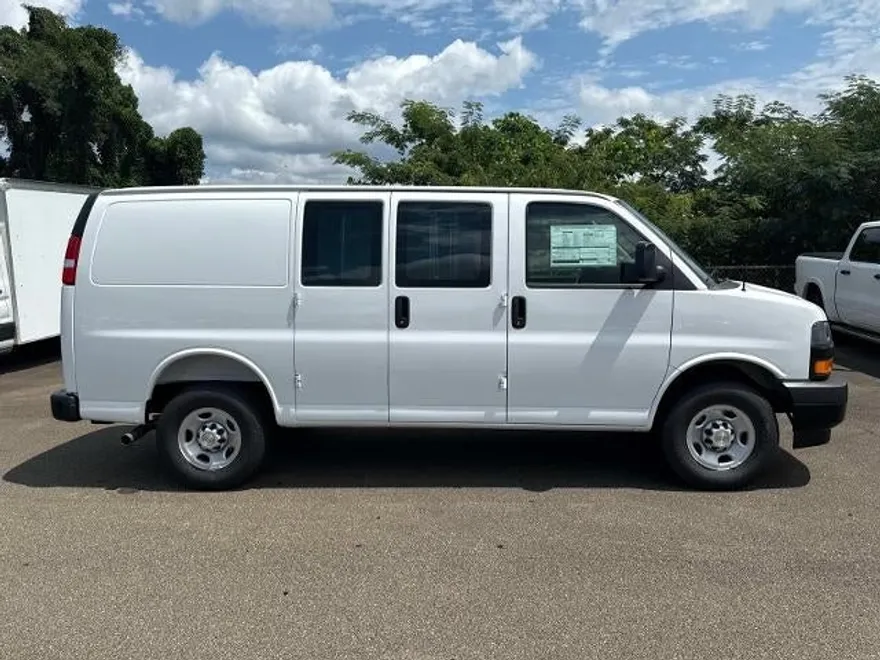 2025 Chevrolet Express Cargo 2500 photo 1