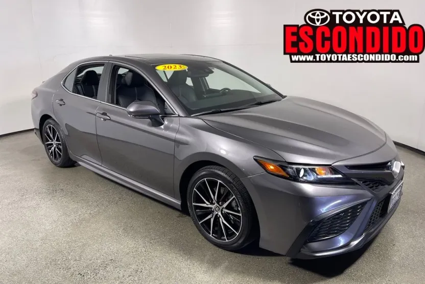 2023 Toyota Camry Hybrid SE photo 1