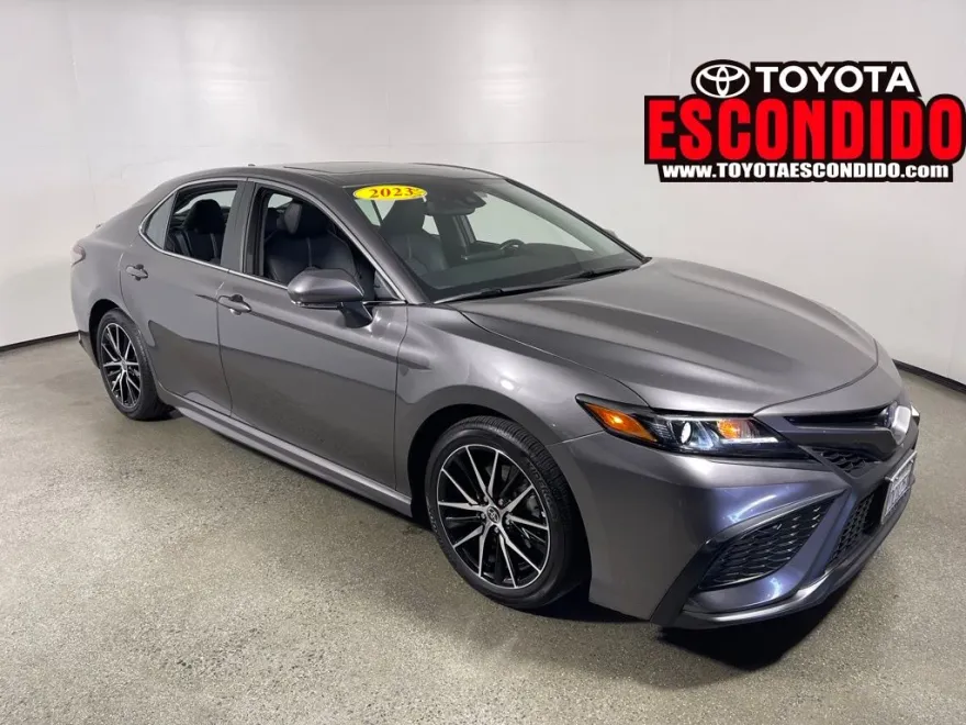 2023 Toyota Camry Hybrid SE photo 1