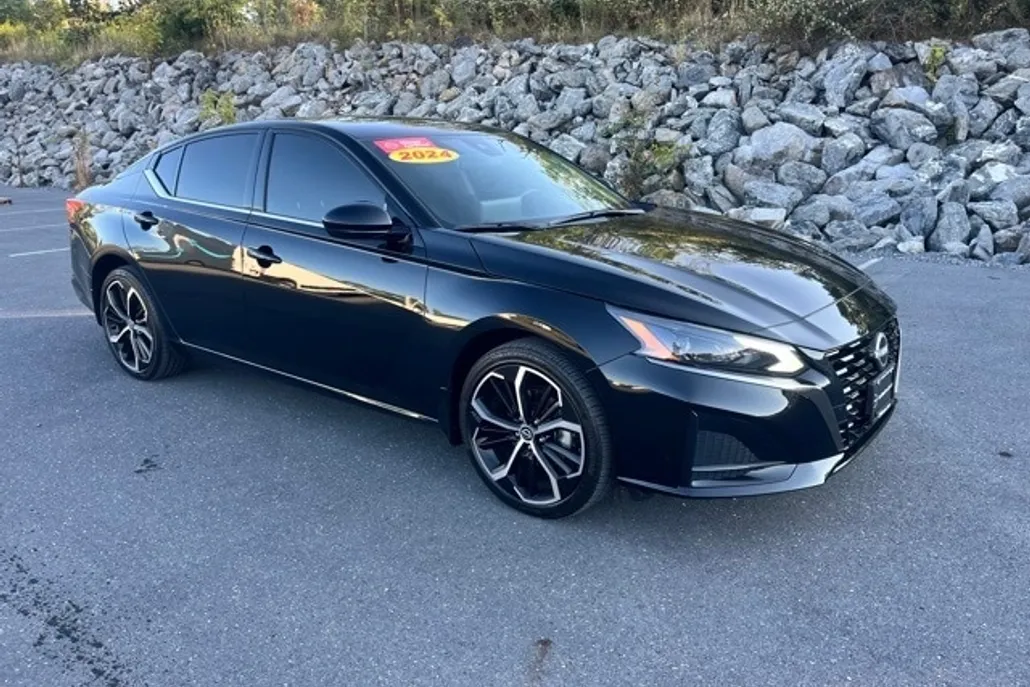 2024 Nissan Altima 2.5 SR photo 1