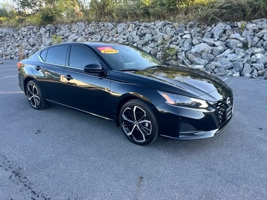 2024 Nissan Altima 2.5 SR photo 1