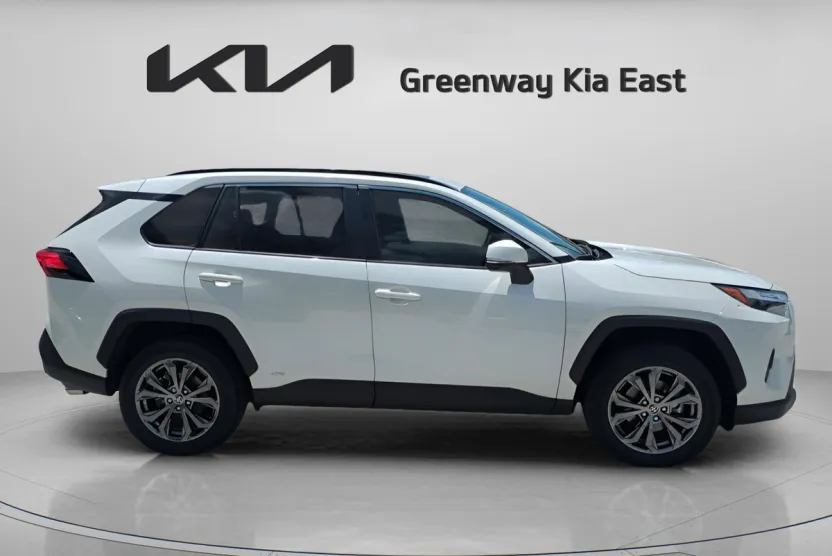 2022 Toyota RAV4 XLE Premium photo 1