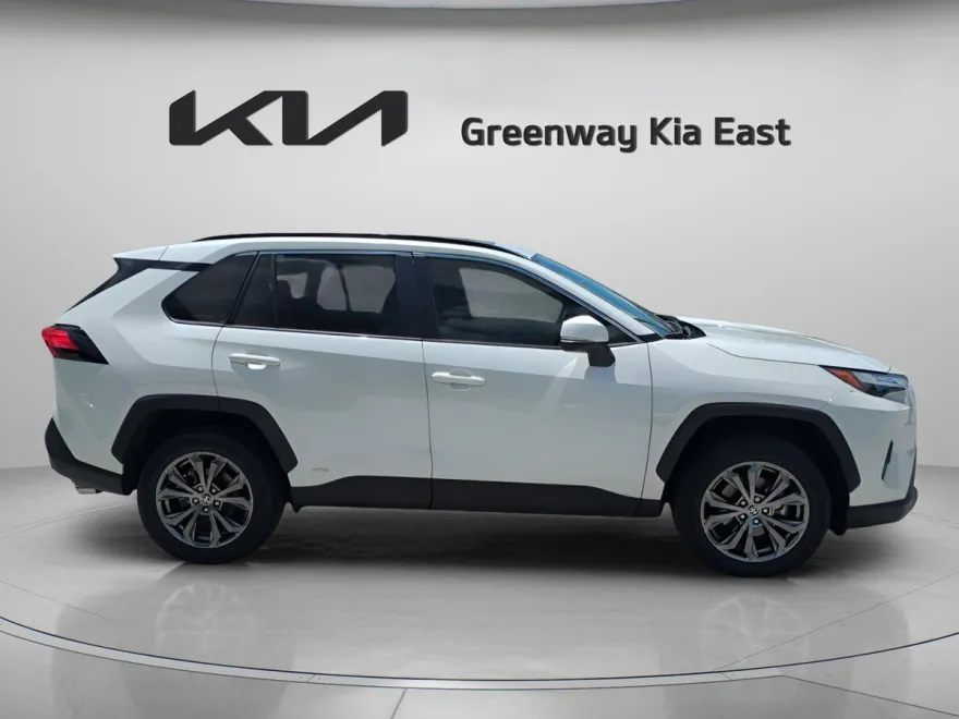 2022 Toyota RAV4 XLE Premium photo 1