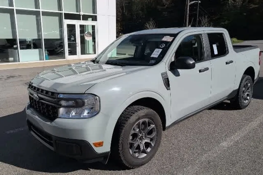 2022 Ford Maverick XLT photo 1