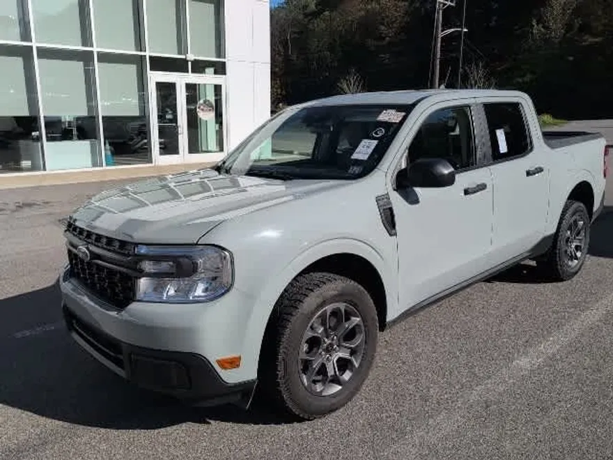 2022 Ford Maverick XLT photo 1