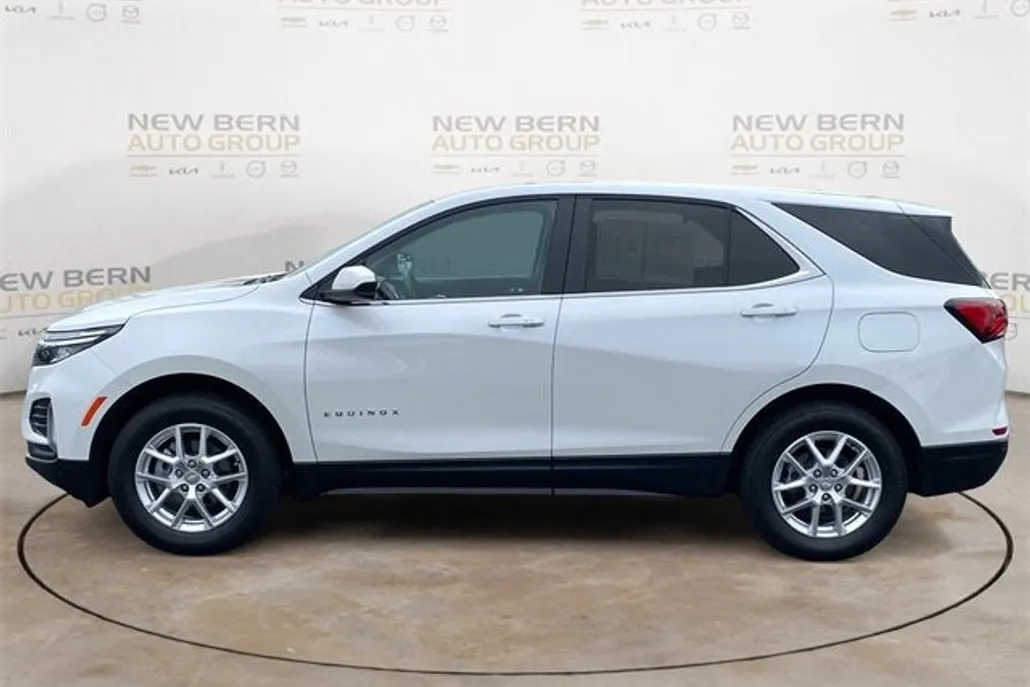 2024 Chevrolet Equinox LT photo 1
