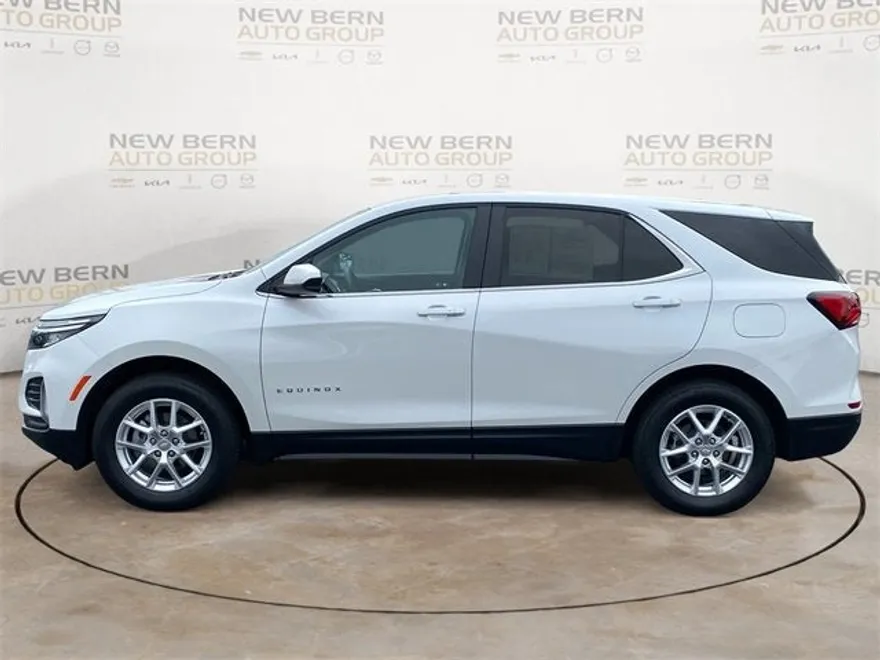 2024 Chevrolet Equinox LT photo 1