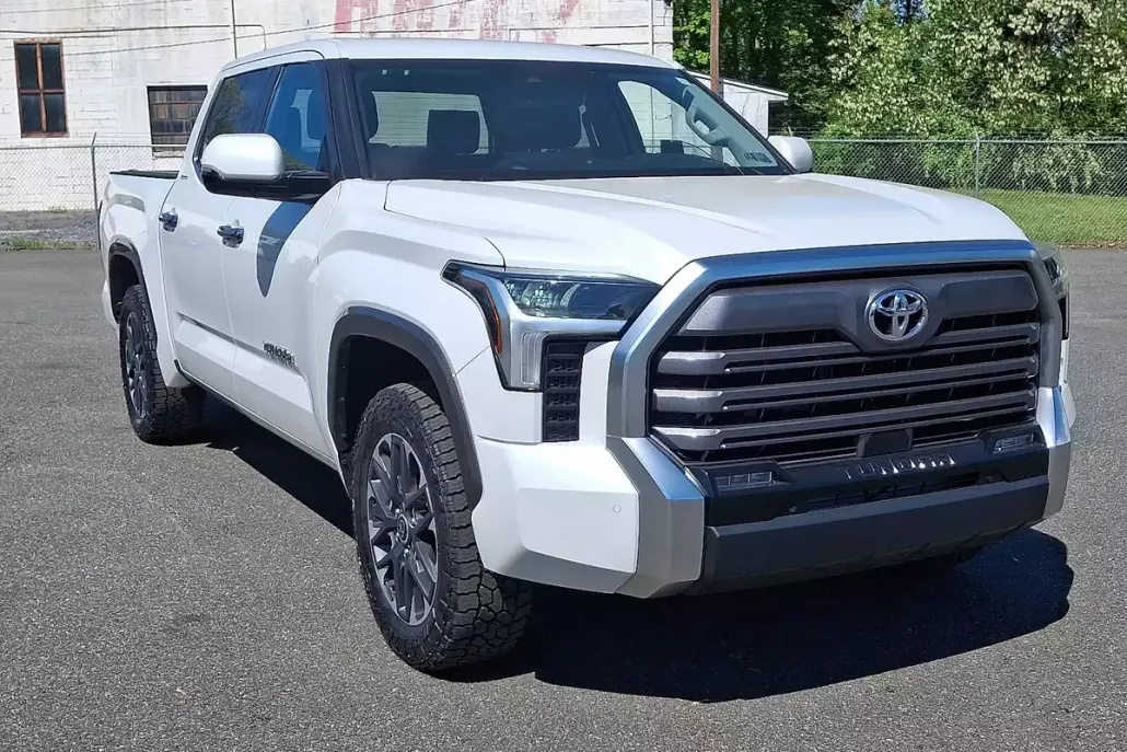 2023 Toyota Tundra Limited CrewMax photo 1