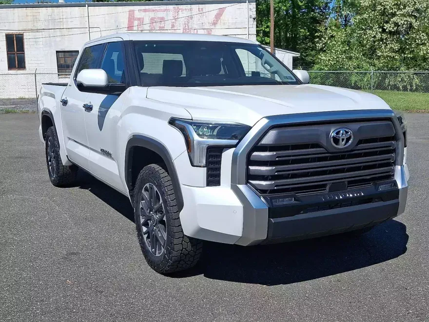 2023 Toyota Tundra Limited CrewMax photo 1