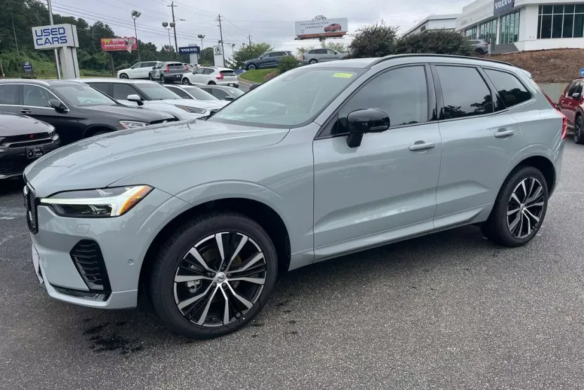 2025 Volvo XC60 B5 Plus photo 1