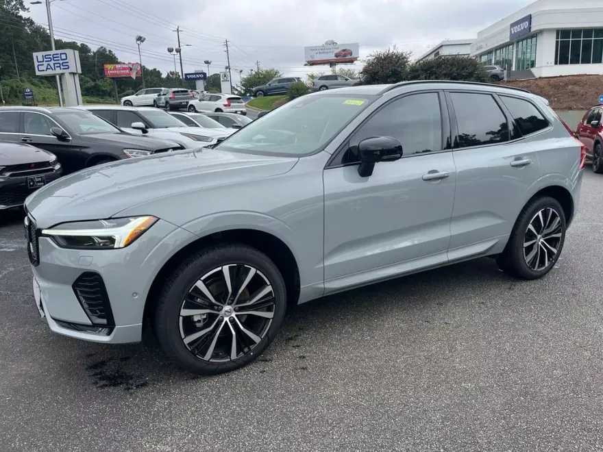 2025 Volvo XC60 B5 Plus photo 1