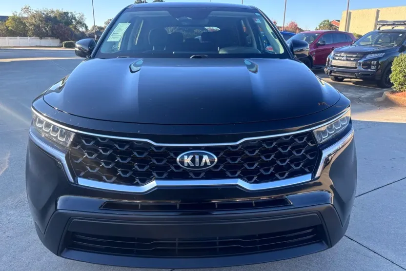 2021 Kia Sorento LX photo 1