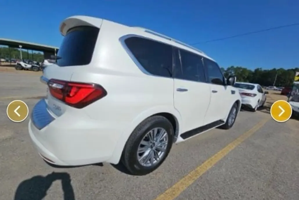 2023 Infiniti QX80 Luxe photo 1