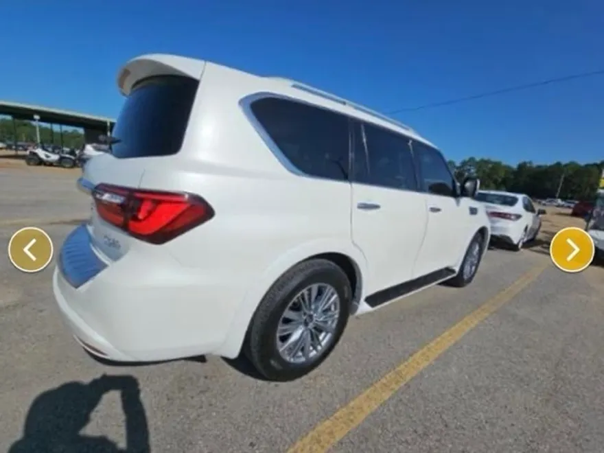 2023 Infiniti QX80 Luxe photo 1