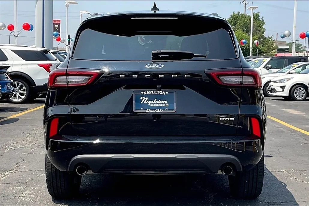 2023 Ford Escape ST-Line photo 1