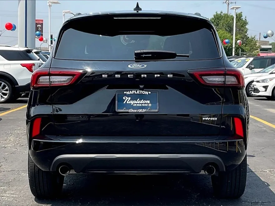 2023 Ford Escape ST-Line photo 1