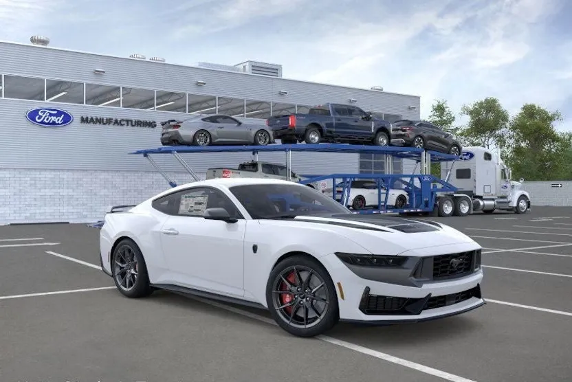 2025 Ford Mustang Dark Horse photo 1
