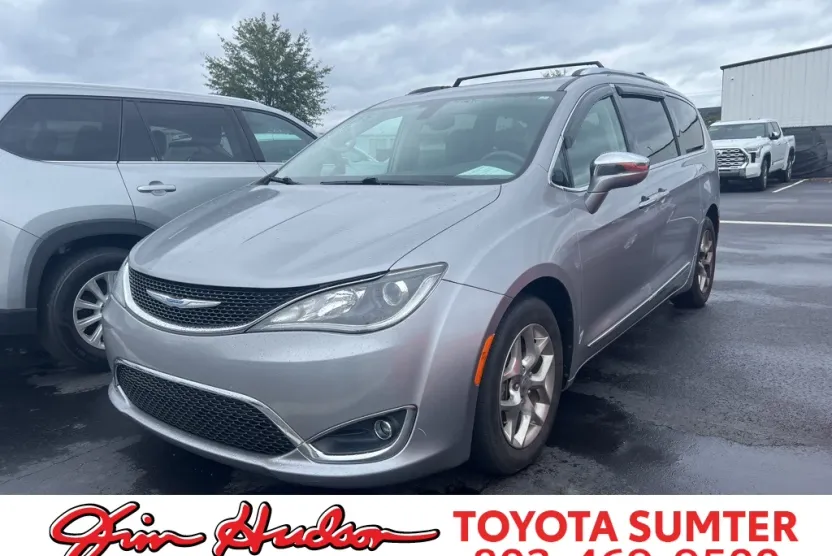 2018 Chrysler Pacifica Limited photo 1
