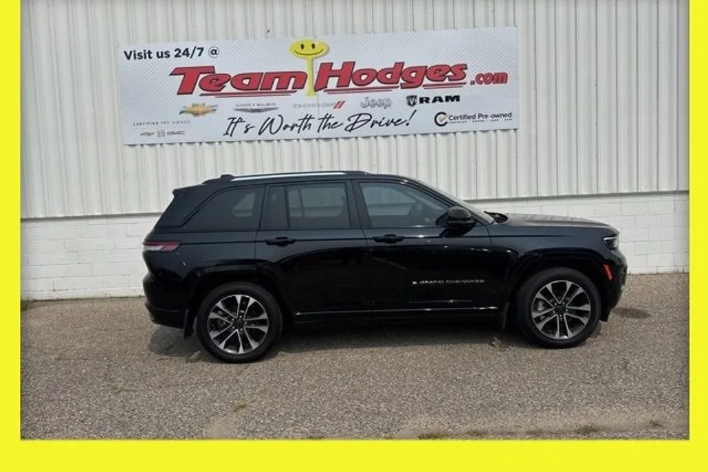 2023 Jeep Grand Cherokee Overland photo 1