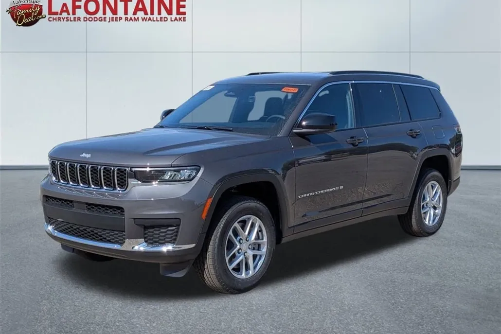 2025 Jeep Cherokee Laredo photo 1