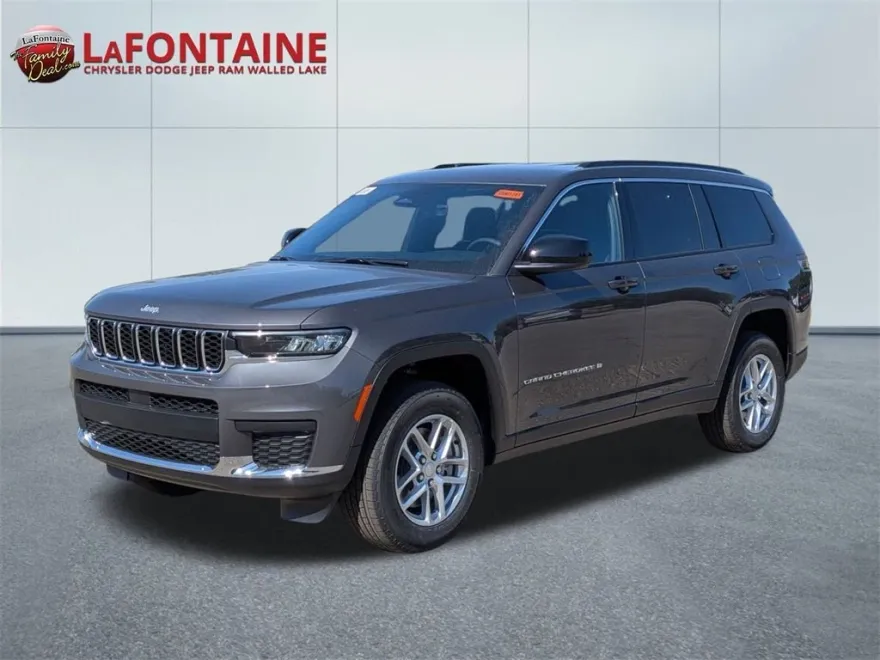 2025 Jeep Cherokee Laredo photo 1